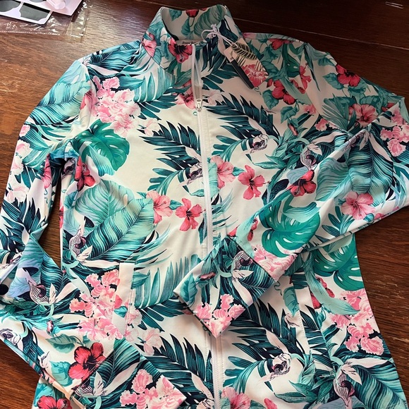 NWT Tommy Bahama Golf Tennis outfit,  full zip up jacket and awesome skirt! - Picture 2 of 9